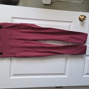 Lululemon size 6 leggings with pockets